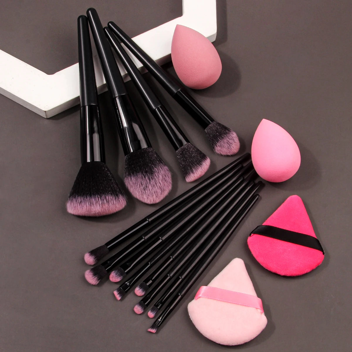 High-end makeup tools: 12 soft-bristled makeup brushes, 2 water-drop sponge eggs, and 2 double-sided triangular powder puffs